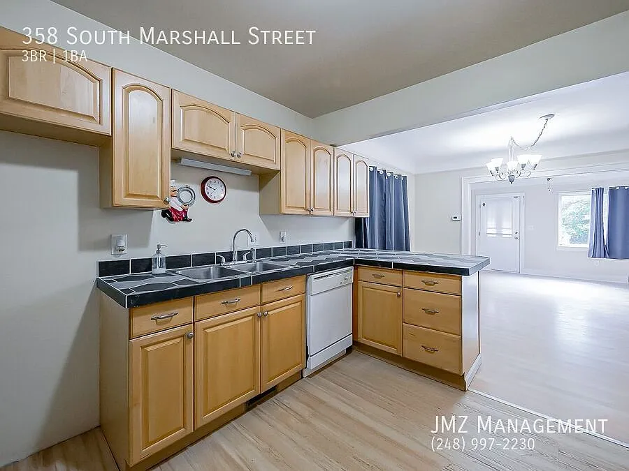 Building Photo - 358 S Marshall St