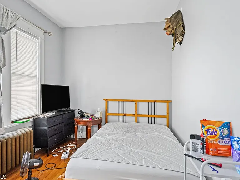 569 Washington Ave — Photo 15