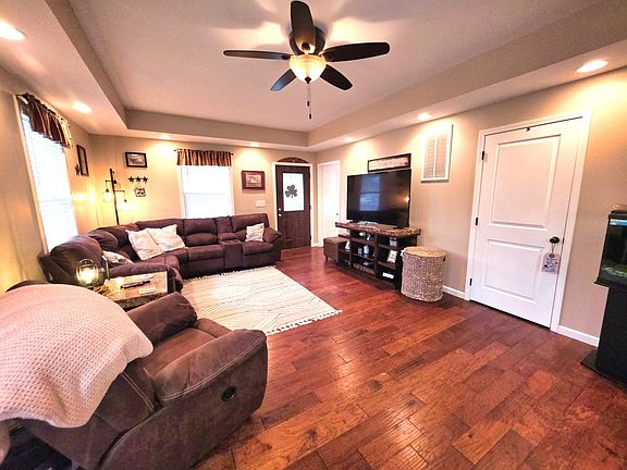 2nd image of 127 Flora Ave