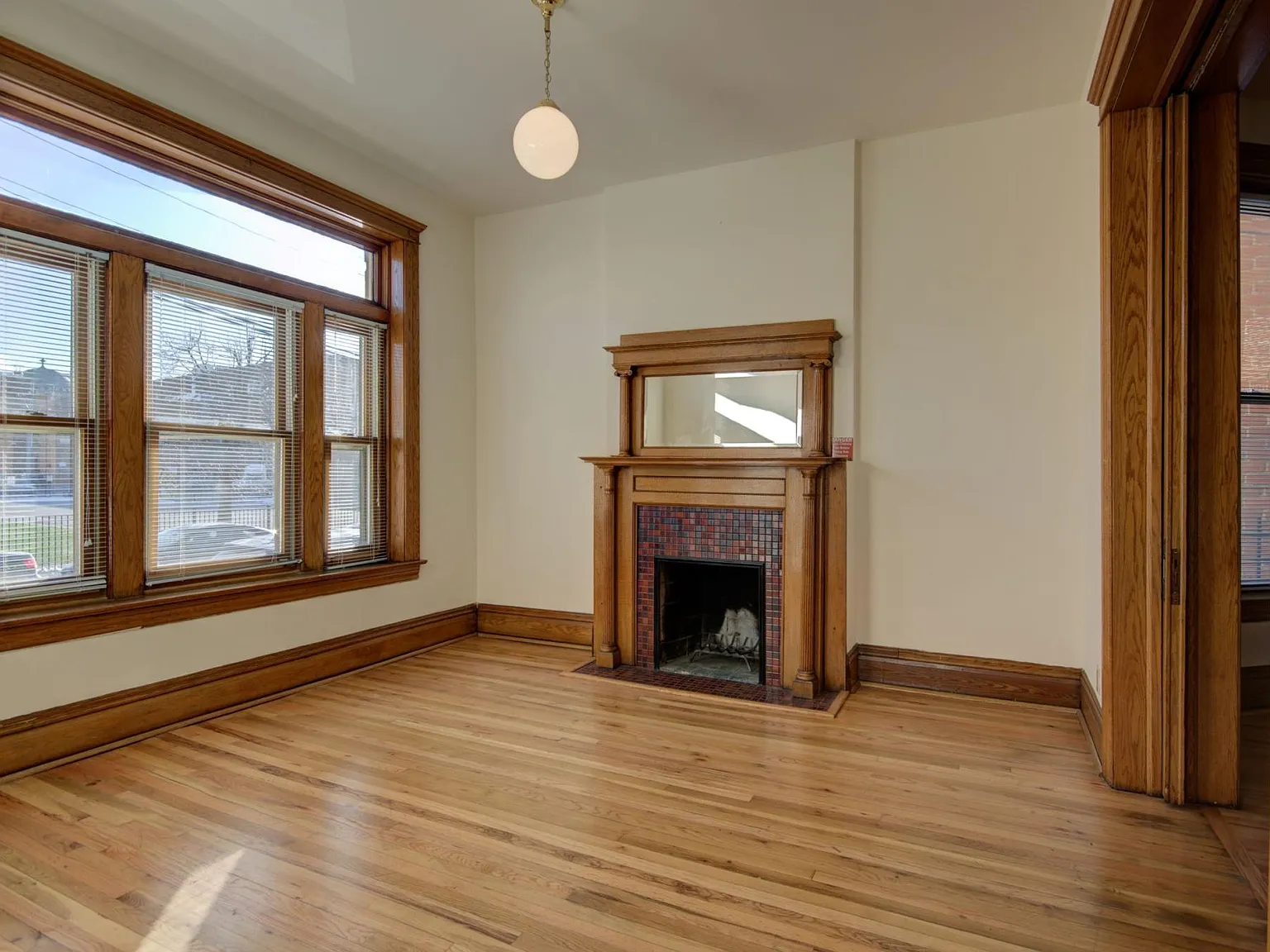 3 bed, 1.5 bath, 1400 sqft, $3,795 — Photo 3