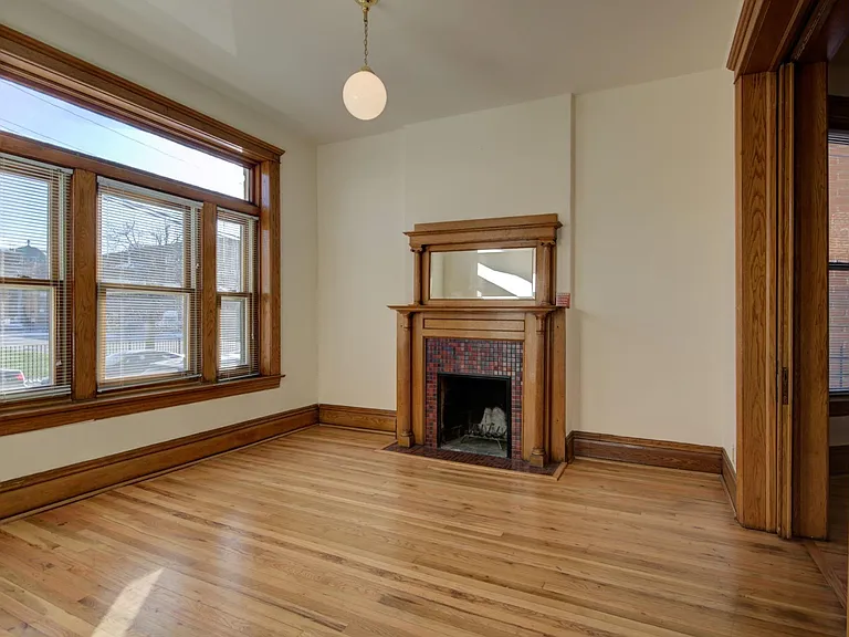 638 W Drummond Pl #1F — Photo 3