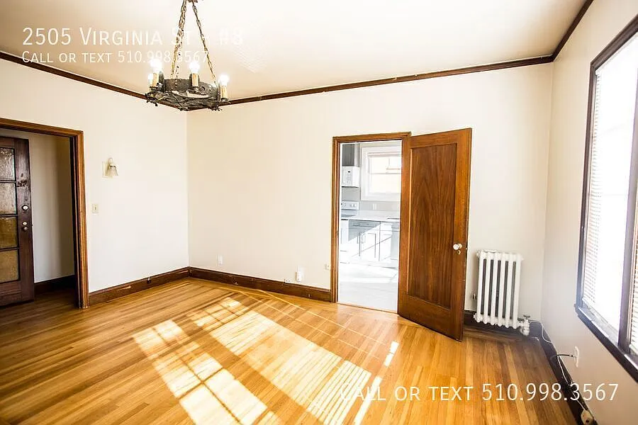 Building Photo - 2505 Virginia St #8