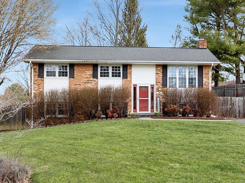 1st image of 20 Windy Hill Ln