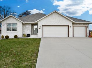 1934 N Seabrook Dr, Nixa, MO 65714