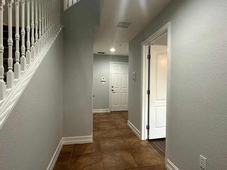 3720 Messina Dr — Photo 2