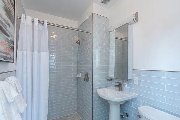 Rented by Douglas Elliman | media 19