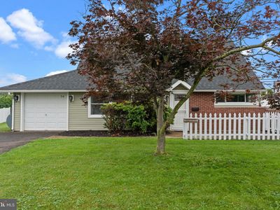 54 Cactus Rd, Levittown, PA, 19057