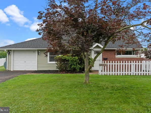 54 Cactus Rd, Levittown, PA 19057