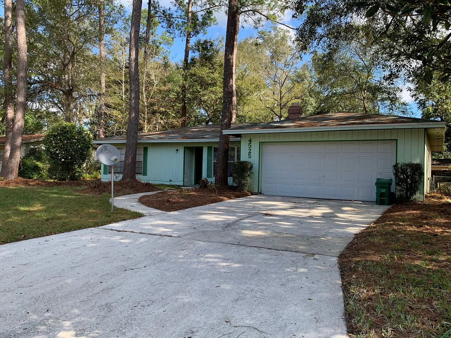 Charming 3-Bedroom House with Garage in NW Gainesville — Photo 3