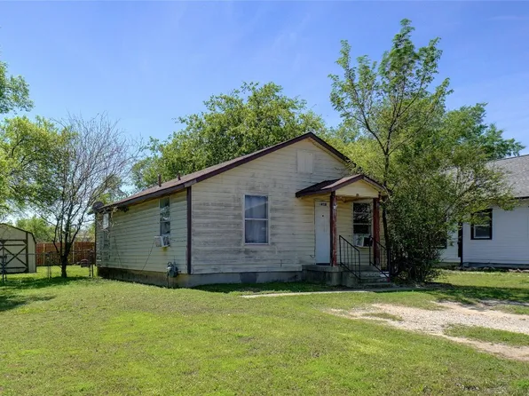 109 W Huffman St, Krum, TX 76249