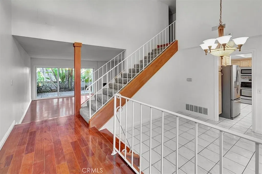 3 bed, 2.5 bath, 1793 sqft, $5,800 — Photo 3