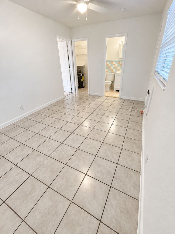 1161 NE 23rd Ter APT 4, photo 8