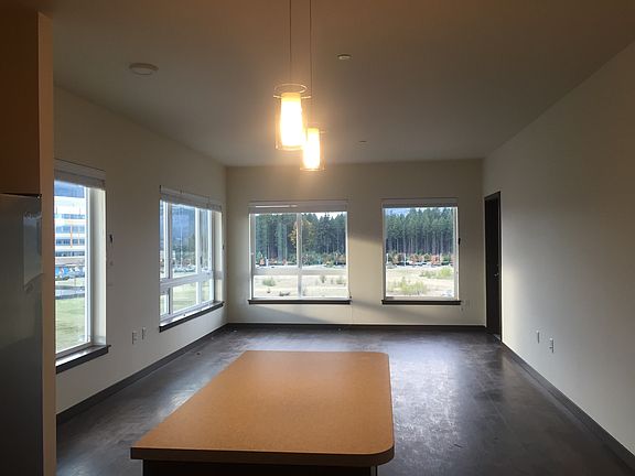 3rd image of 736 8th Ave NE Unit 406