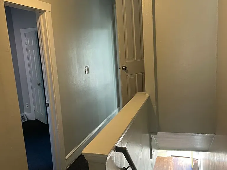 549 Howard Ave — Photo 6