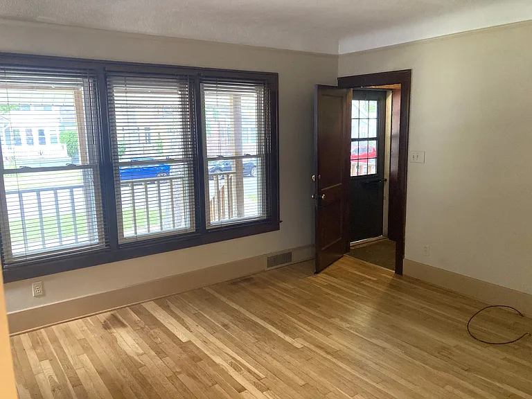 353 W Webster Ave — Photo 5