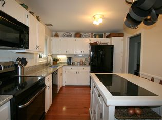 15701 Fairfield Dr, Matthews, NC 28104