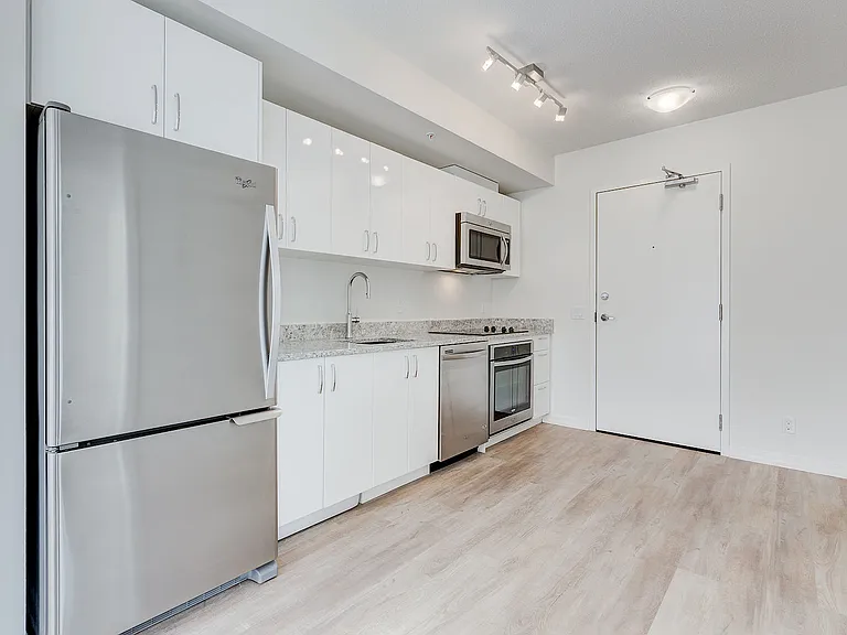 450 8th Ave SE #501 — Photo 1