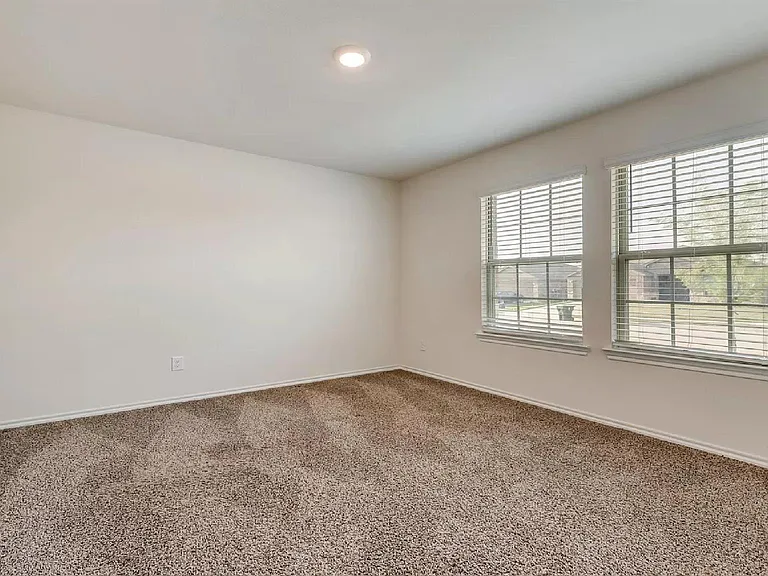 972 Glover Dr — Photo 8