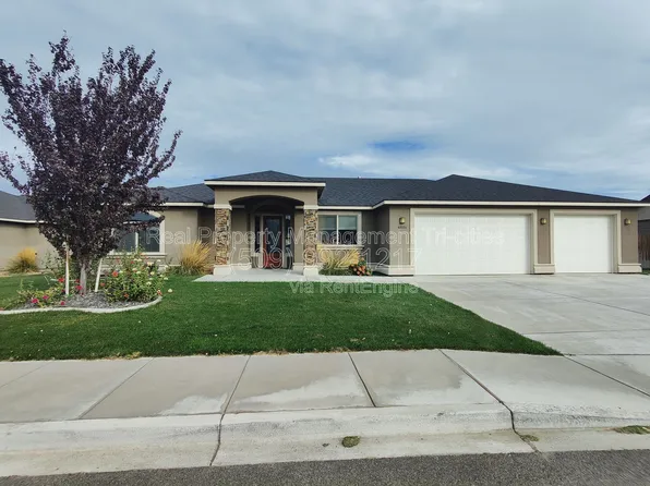 4801 Pinehurst Dr, Pasco, WA 99301