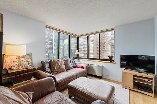 Rented by Compass | media 13