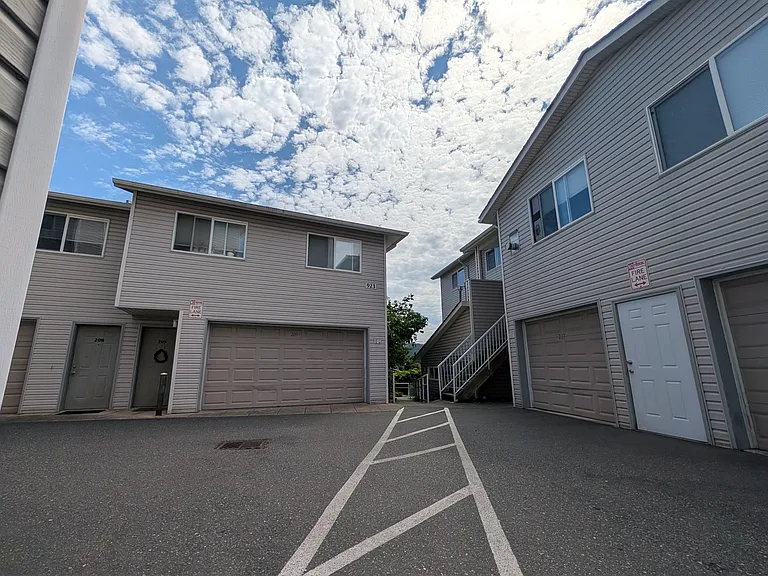Rowan Grove Apts — Photo 8