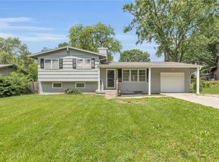 6404 N Wayne Ave, Gladstone, MO 64118