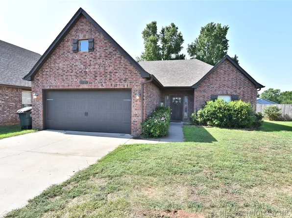 514 E Grant Pl, Bristow, OK 74010