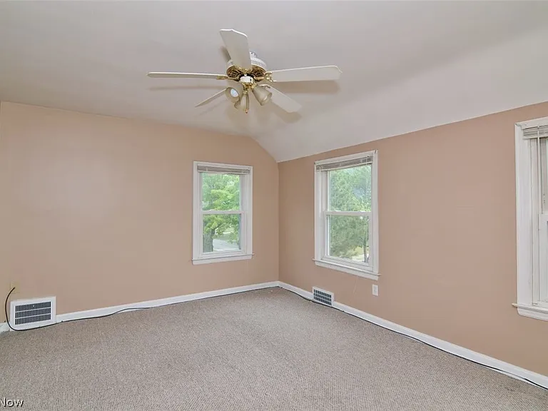 1408 Winston Rd — Photo 21