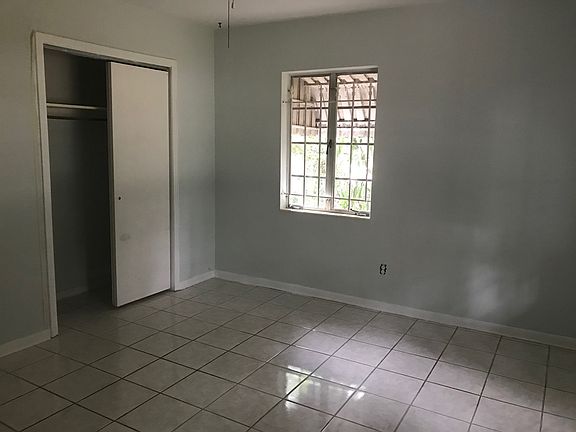 3rd image of 3815 W San Miguel St