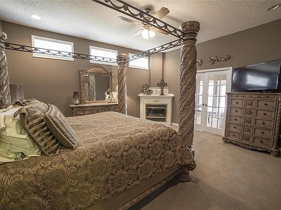5th image of 303 Baugh Ln