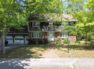 100 Taylor Rd, Portsmouth, RI 02871