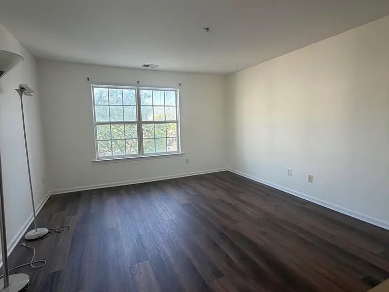 327 Waterford Dr — Photo 7