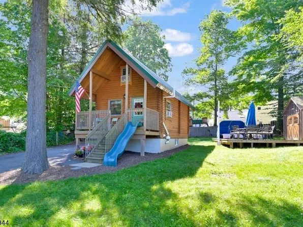 116 Point Breeze Dr, West Milford Twp., NJ 07421