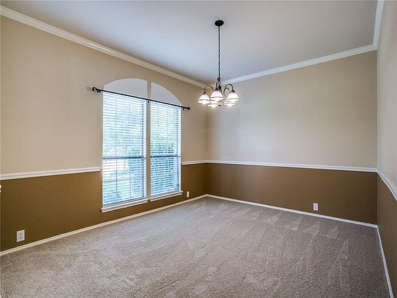 3rd image of 2304 Aspermount Dr
