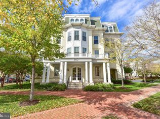 900 N Washington St #302E, Alexandria, VA 22314