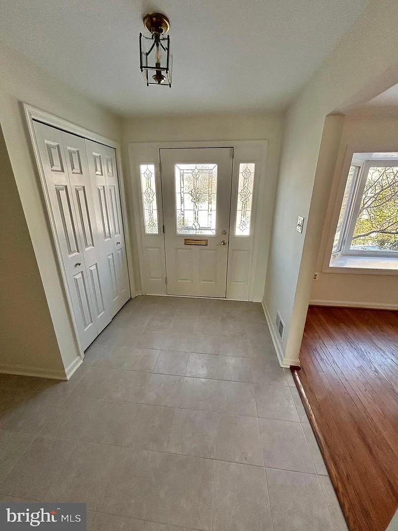 4 bed, 3.5 bath, 1716 sqft, $3,900 — Photo 2