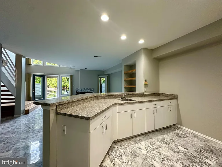 1975 Lakeport Way — Photo 14