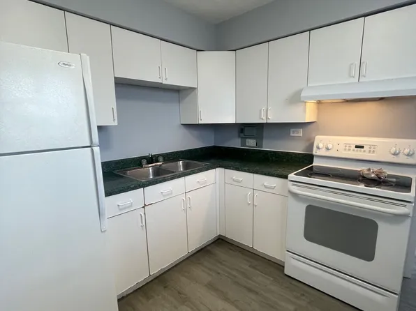 811 W Greenwood Ave APT 1-A, Waukegan, IL 60085