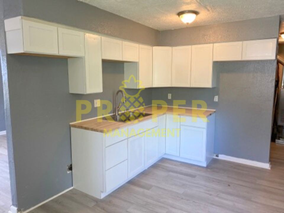 1st image of 2324 Weaver St