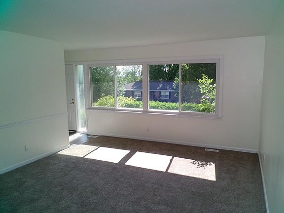 5th image of 919 Crosshill Dr