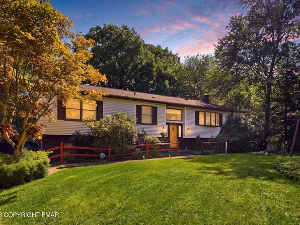 3 Devonshire Ln, Mount Pocono, PA 18344