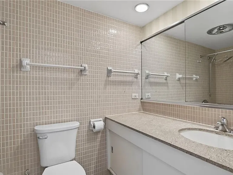 7320 Glenroie Ave #10E — Photo 35