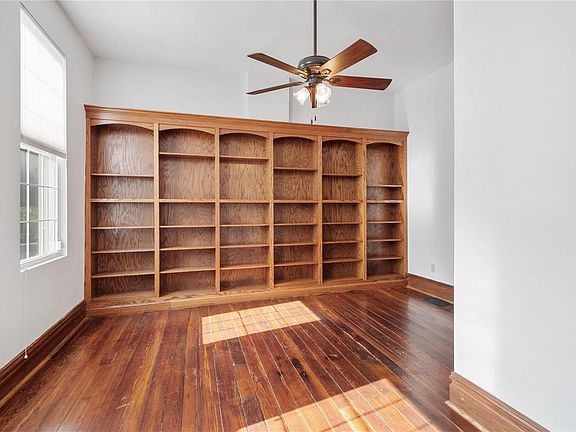 3rd image of 3005 McNair Ave