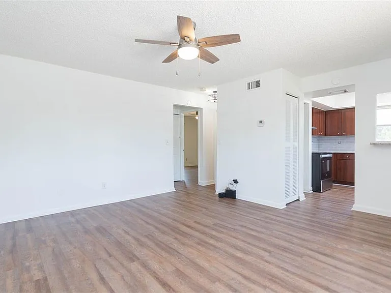 8510 N Tampa St #B — Photo 9
