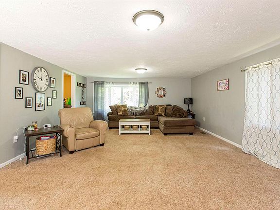 3rd image of 29489 Santa Cruz Dr