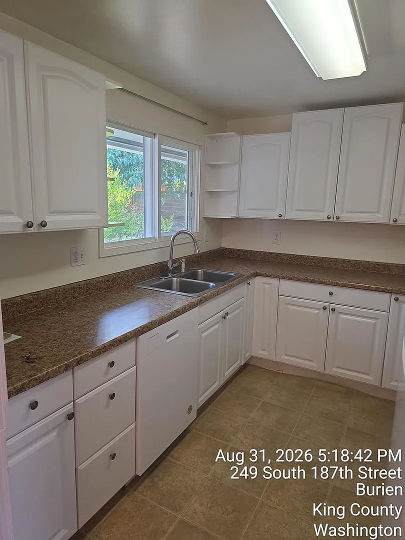 Burien/Manhatton area Rambler home for rent - 3 bedroom and 1 bath, fenced yard. Available Sept 2... — Photo 4