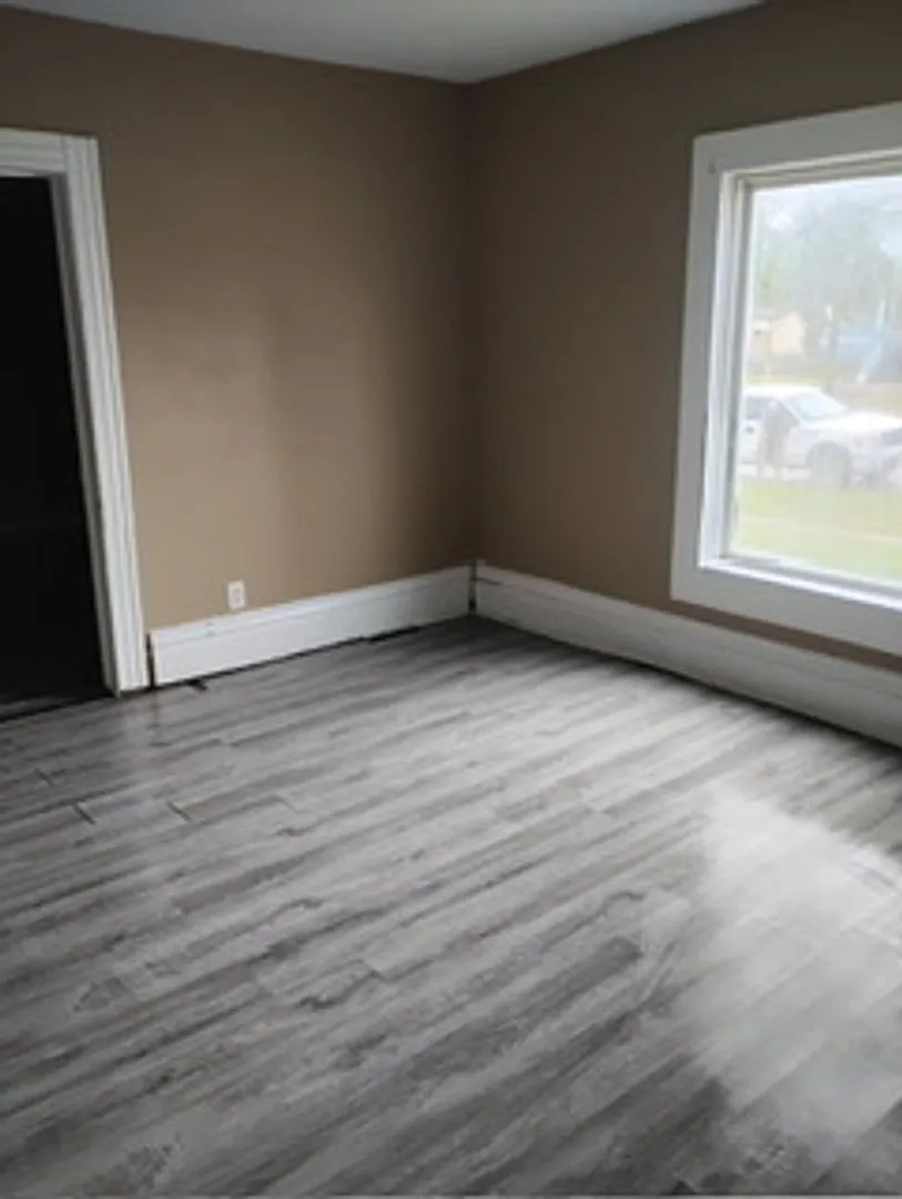 1326 W 4th St #2 — Photo 3