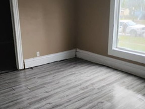 3rd image of 1326 W 4th St #2