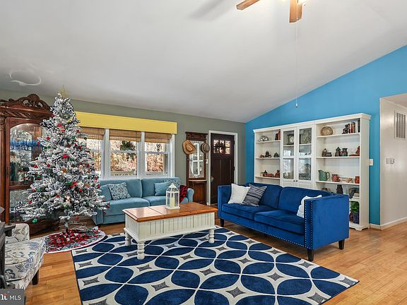 5th image of 9400 Bishops Ln