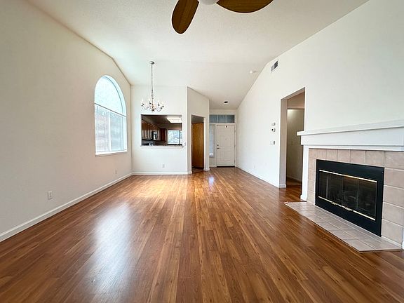 4th image of 3917 Riviera Ln